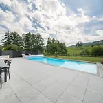 Modern And Spacious Βίλα