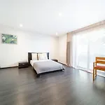 Modern And Spacious Βίλα *