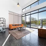 Modern And Spacious Βίλα *