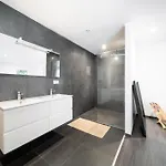 Modern And Spacious *