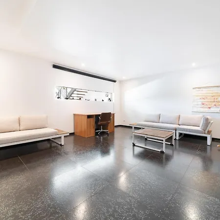 فيلة Modern And Spacious