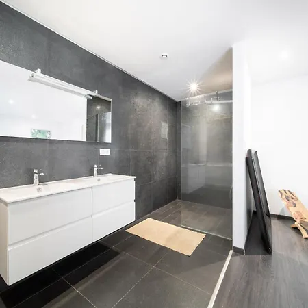 Modern And Spacious *