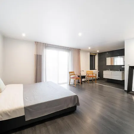 Modern And Spacious