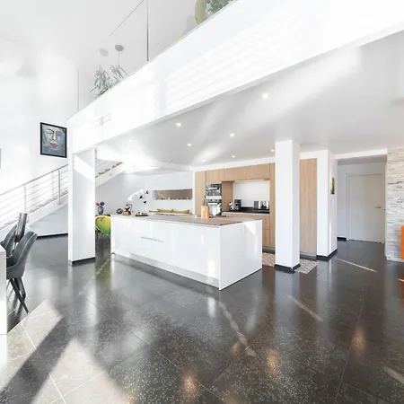 Modern And Spacious *