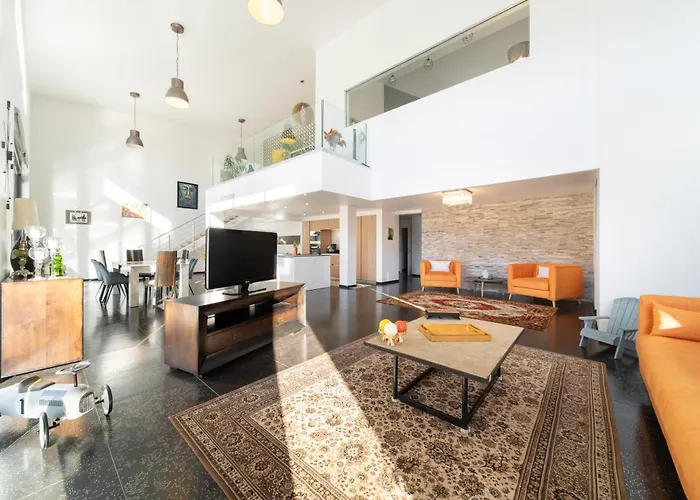 Modern And Spacious *