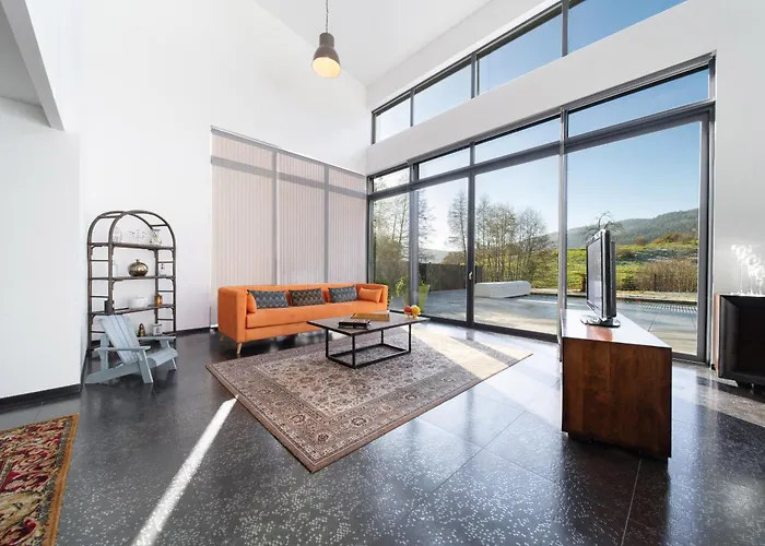 Modern And Spacious Villa *